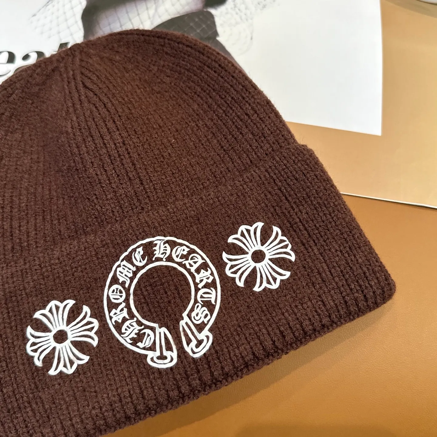 P50 🤍Chrome hearts new autumn and winter cross knitted hat🧶 One of the must-have hats in autumn and winter~ It really looks good on whoever wears it~, it is also a perfect match in black and white and gray in autumn~